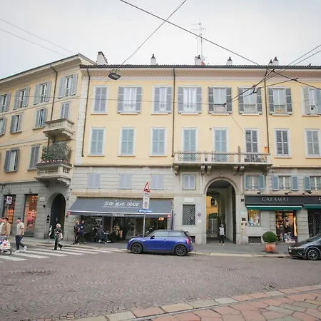 Hacca Collection - Charming In Corso Magenta * Milano