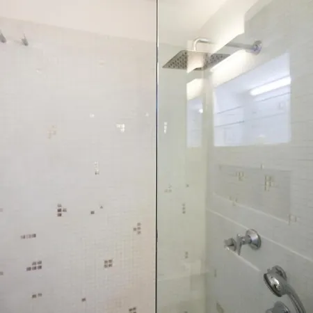 Hacca Collection - Charming In Corso Magenta * Milano