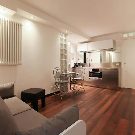 Hacca Collection - Charming In Corso Magenta מילאנו